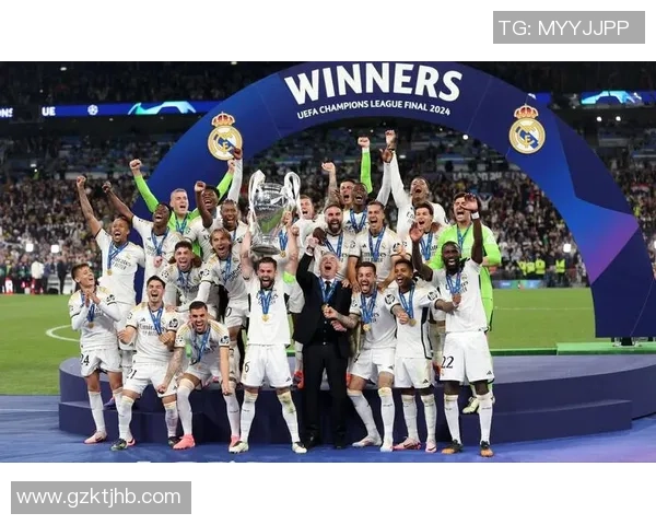 足球巨星传奇故事：从崛起到巅峰的非凡征程与辉煌成就解析